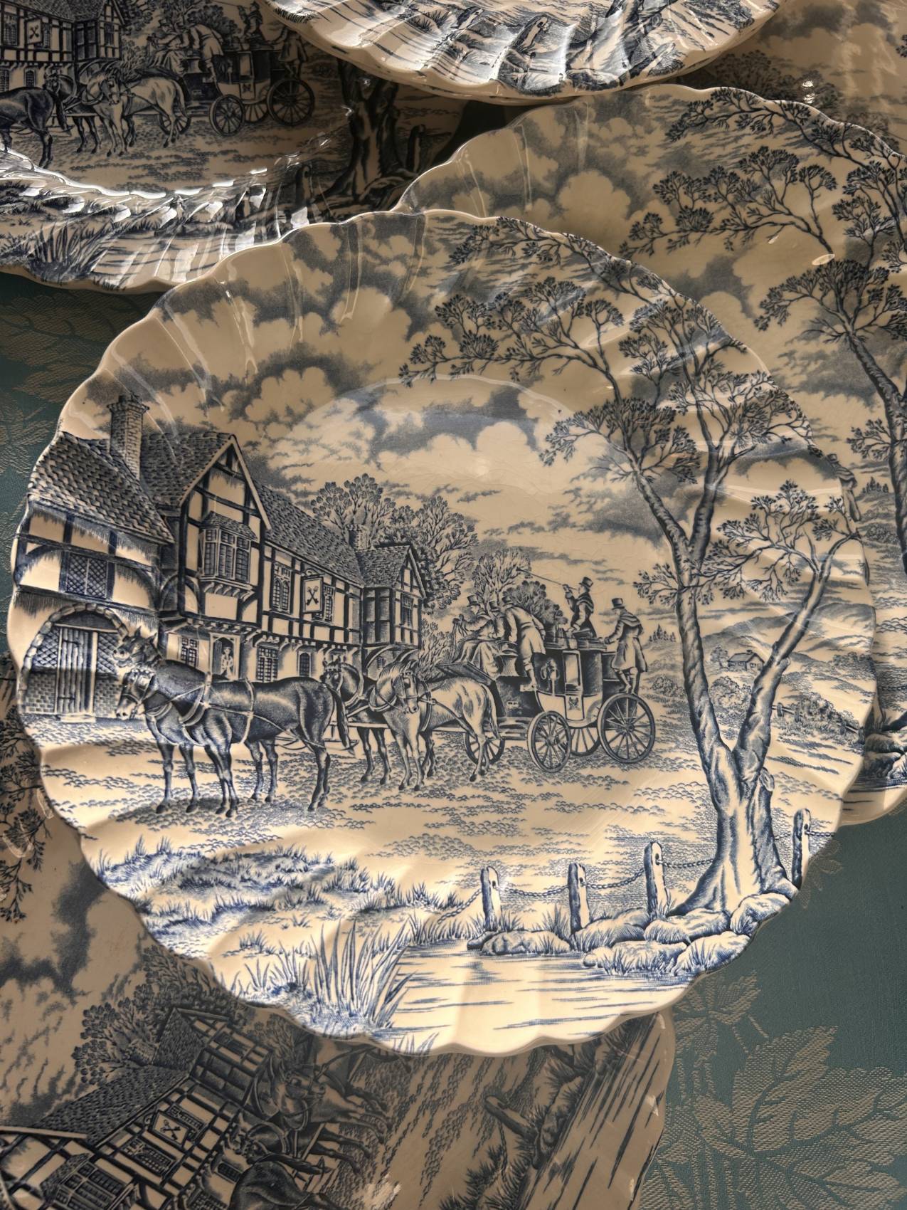 Série de 8 assiettes anglaises MYOTT Royal Mail – Staffordshire Un beau classique anglais