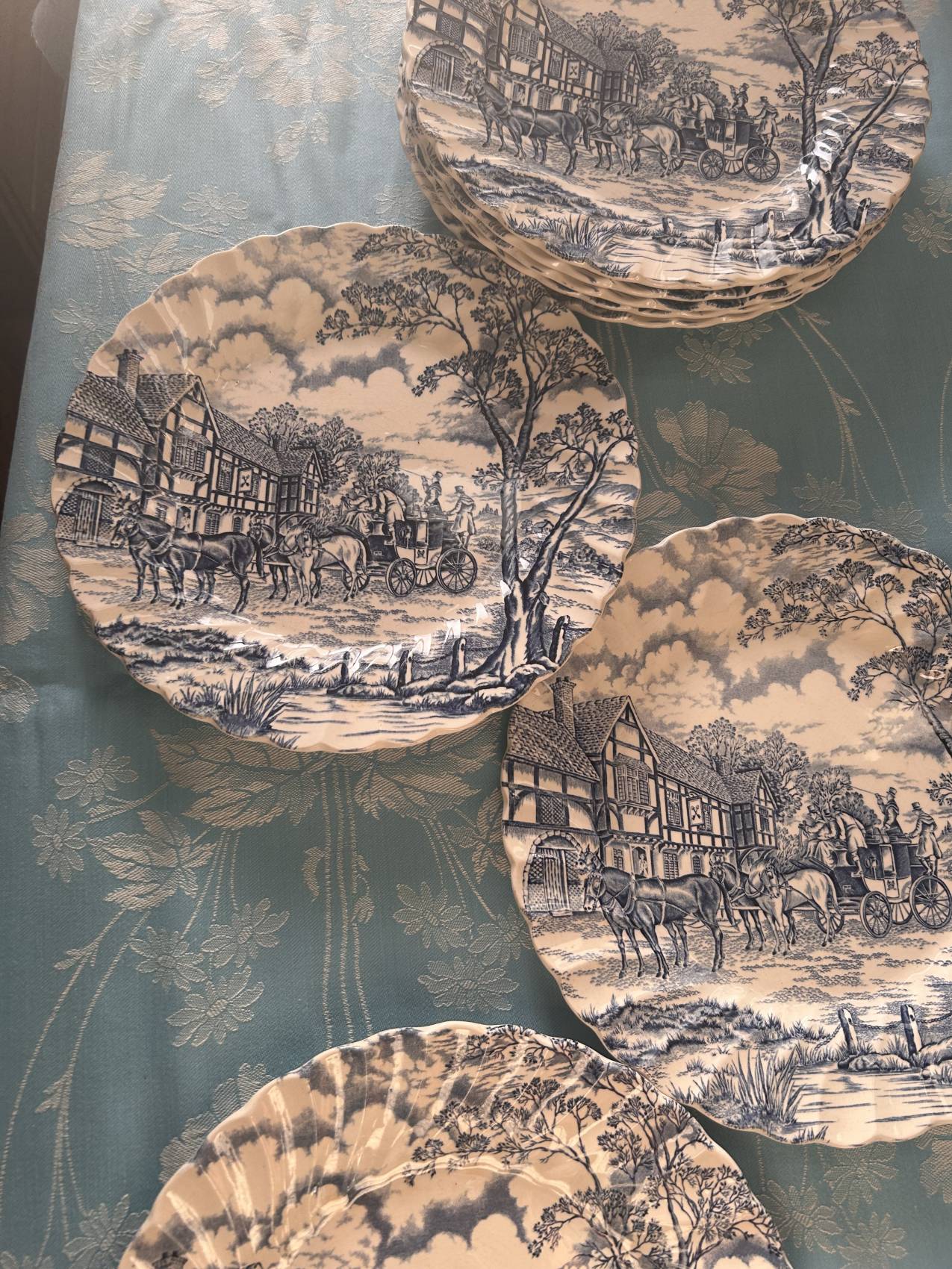 Série de 8 assiettes anglaises MYOTT Royal Mail – Staffordshire Un beau classique anglais