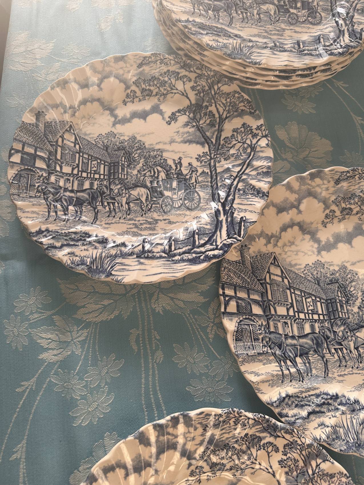 Série de 8 assiettes anglaises MYOTT Royal Mail – Staffordshire Un beau classique anglais