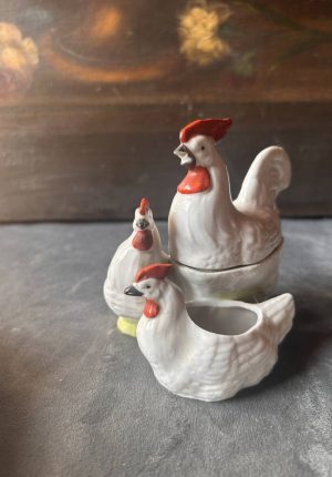 Serviteur à condiments ancien en porcelaine forme poule – fin XIXe siècle Le charme de la rareté