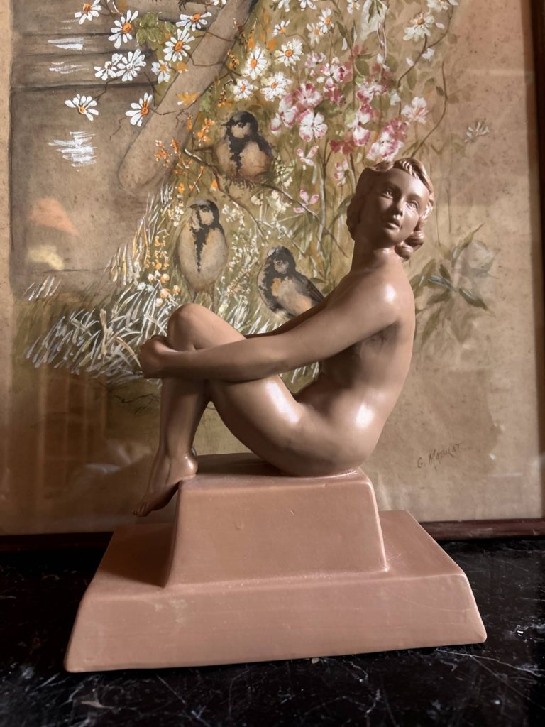 Sculpture Art Déco La baigneuse en terre cuite – l’éloge du féminin