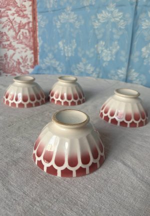 Série de 4 Bols anciens Moulin des Loups à facettes rose – début XXᵉ siècle authentique et plein de charme