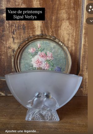 Petit vase Verlys en pâte de verre – décor oiseaux, Epoque art déco