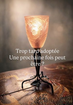 Lampe Art Déco en verre rose – pied en fer forgé – pièce rare des années 1920