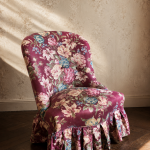Fauteuil crapaud ancien fleuri en tissu à fleurs  anglais – rénovation tapissier traditionnelle