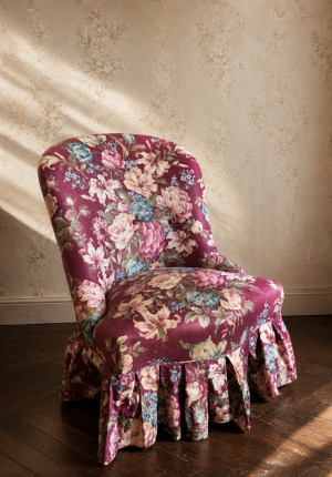 Fauteuil crapaud ancien fleuri en tissu à fleurs anglais – rénovation tapissier traditionnelle