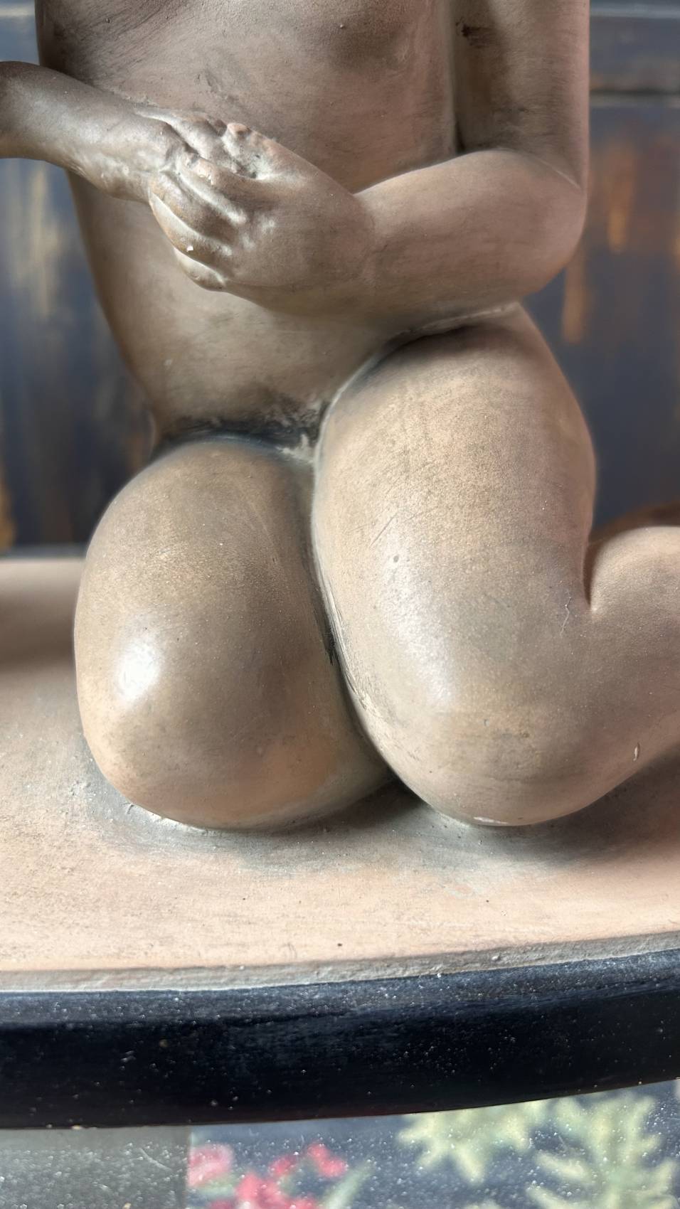Sculpture Art déco la petite fille au chien en plâtre patine signé Mélani – Image 4