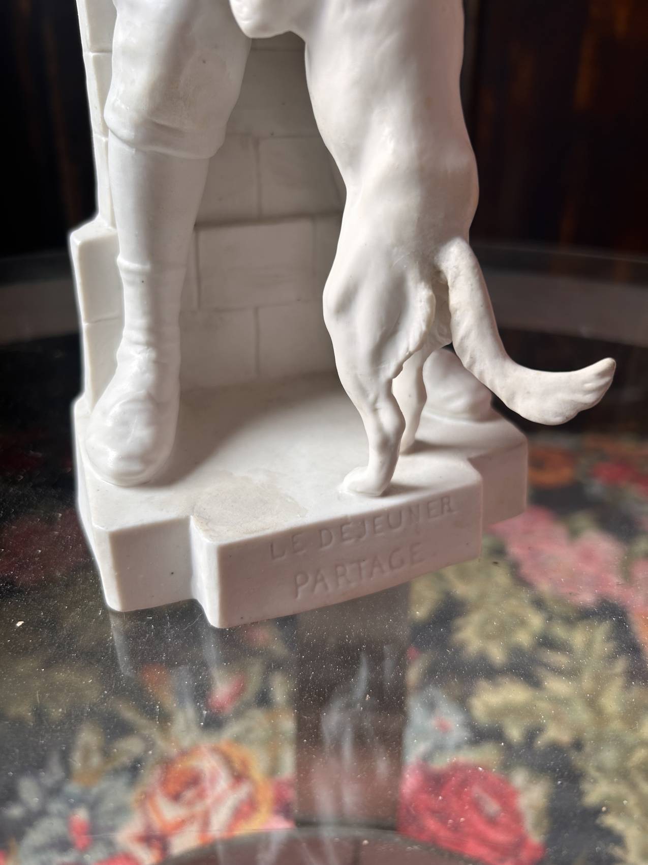 Sculpture en biscuit signée Bouré « Le déjeuner partagé » – époque 1900 – Image 8