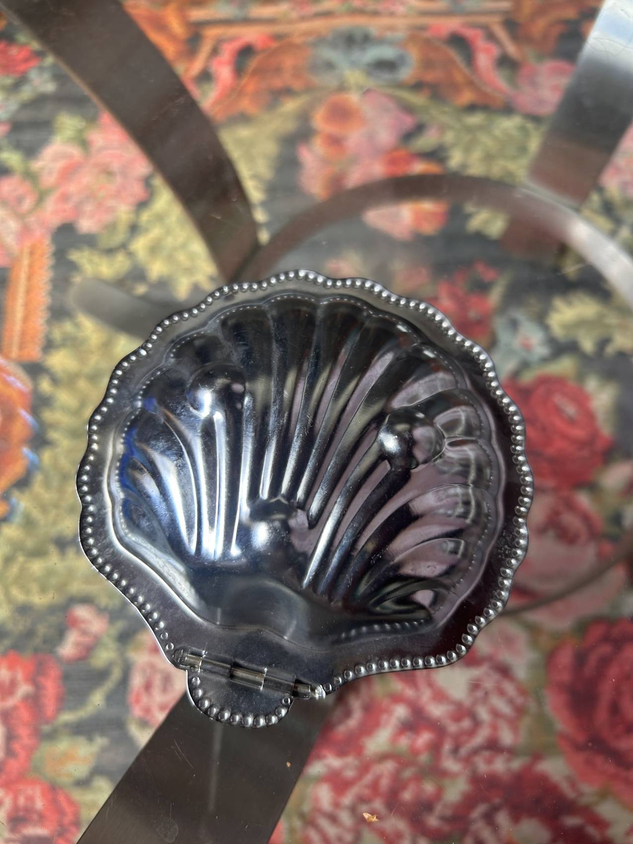 Beurrier coquillage vintage années 70 en inox et verre bleu – Image 3