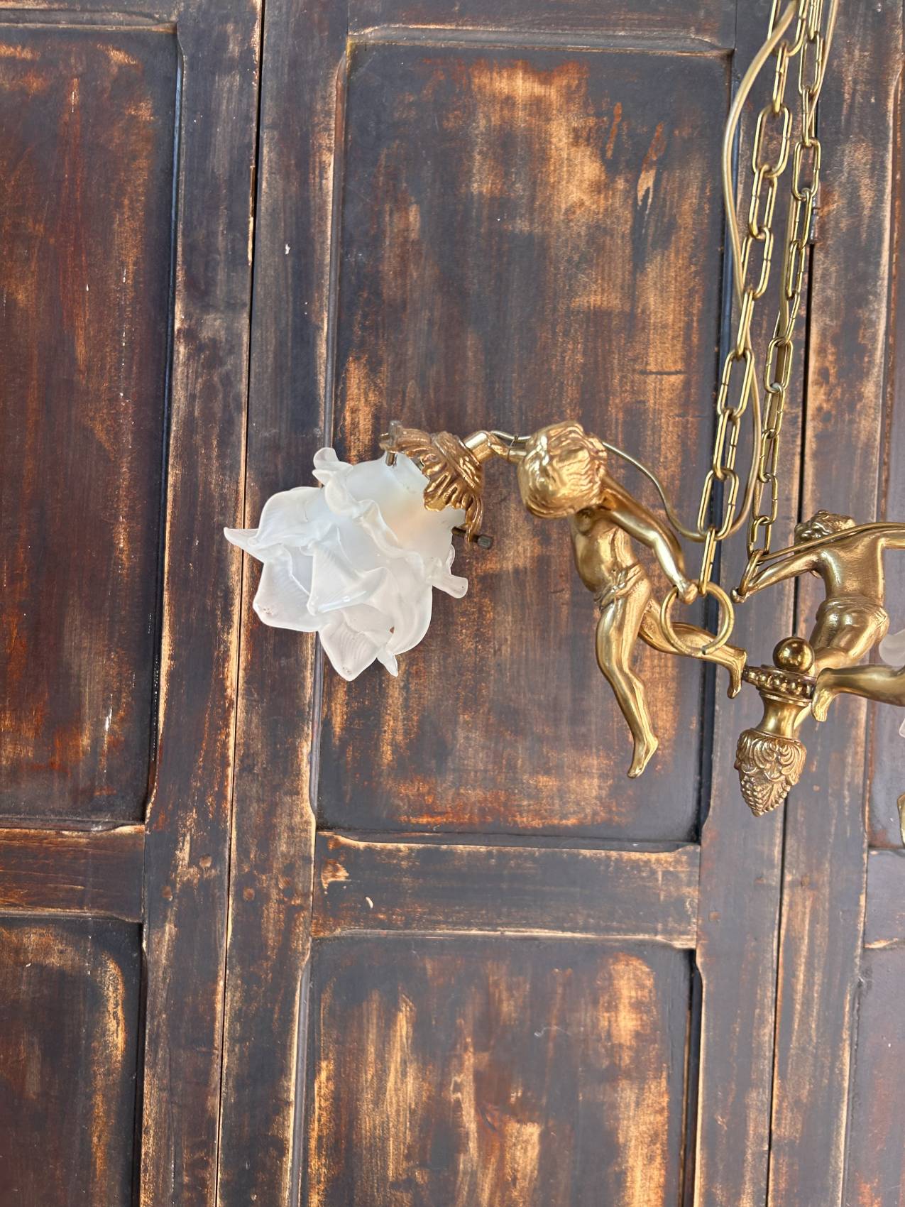 Lustre aux anges en bronze doré – élégance théâtrale – Image 10