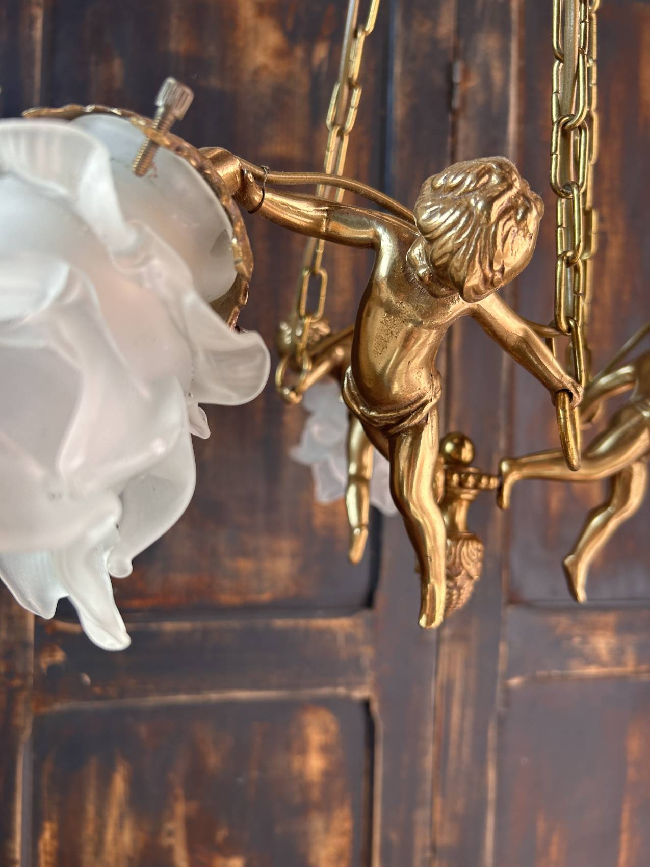 Lustre aux anges en bronze doré – élégance théâtrale – Image 11