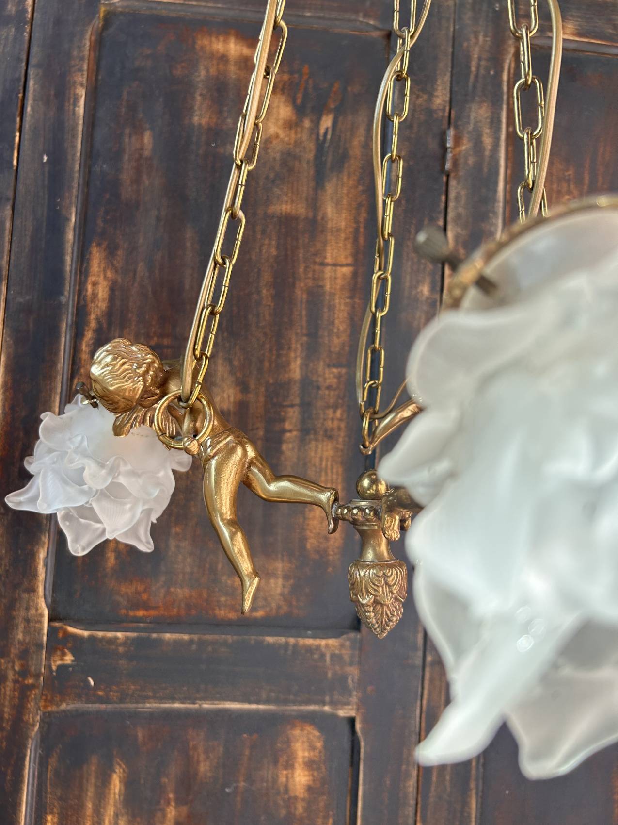 Lustre aux anges en bronze doré – élégance théâtrale – Image 13