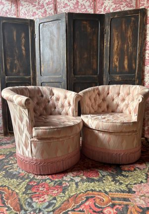 Paire de fauteuils cabriolets vintage années 70 style Hollywood Regency rose satinée