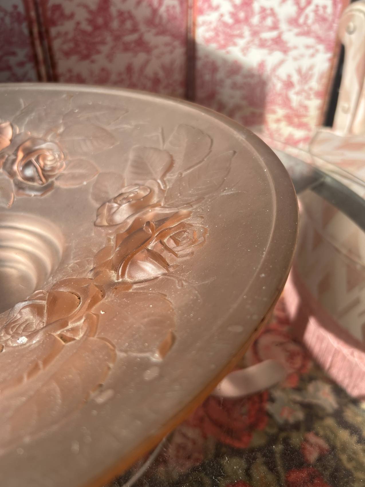 Grande coupe en verre rose signée Frères Muller – 40 cm rareté romantique à souhait