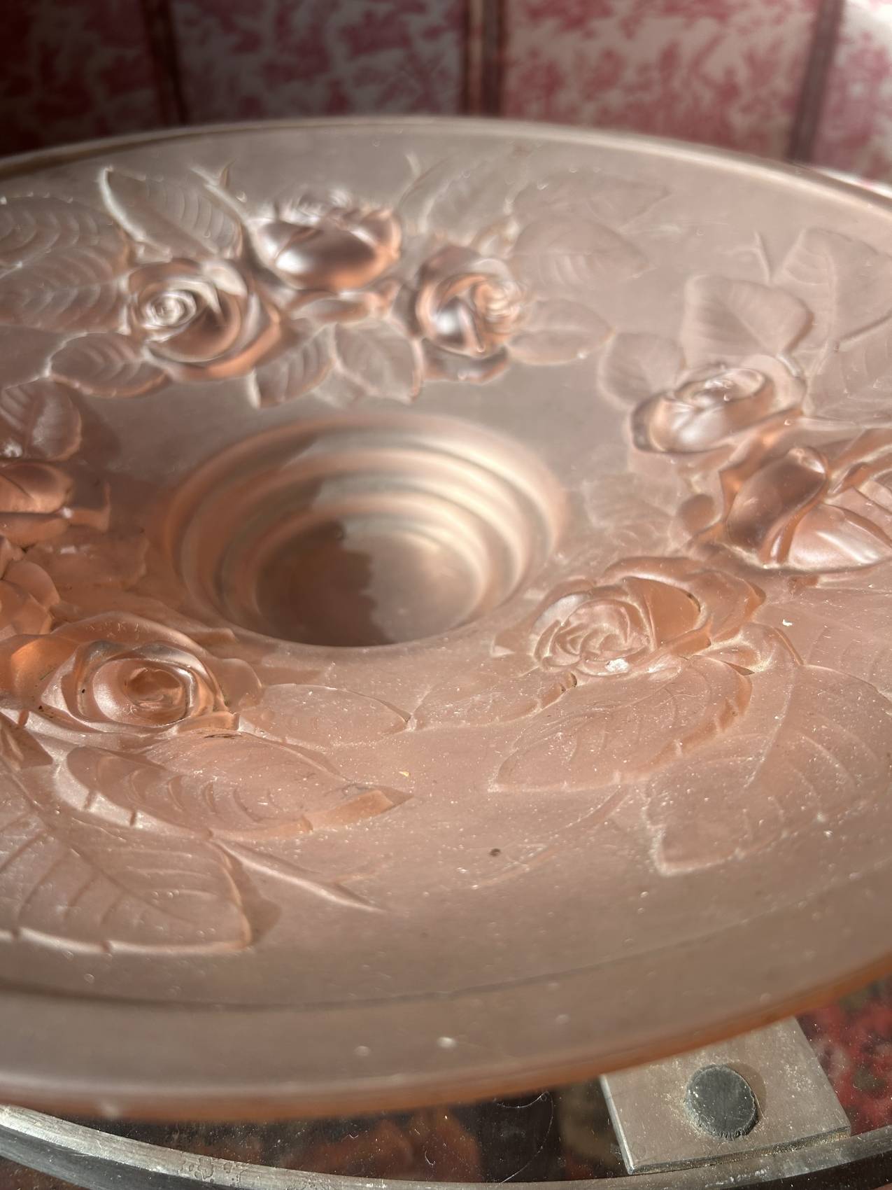 Grande coupe en verre rose signée Frères Muller – 40 cm rareté romantique à souhait