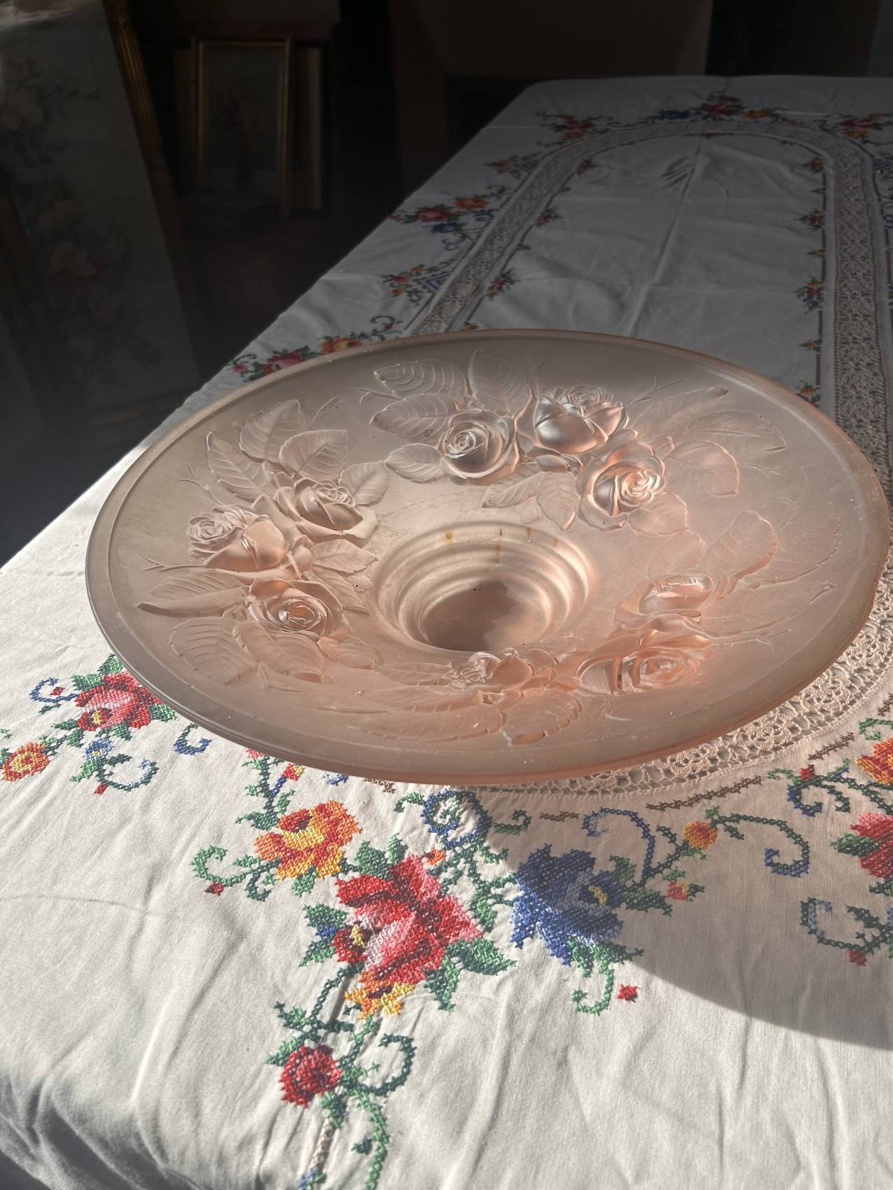 Grande coupe en verre rose signée Frères Muller – 40 cm rareté romantique à souhait
