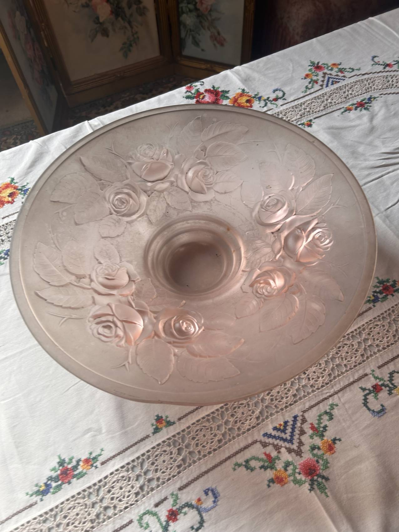 Grande coupe en verre rose signée Frères Muller – 40 cm rareté romantique à souhait