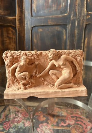 Bas-relief ancien en terre cuite XIXe – Vénus et petit faune
