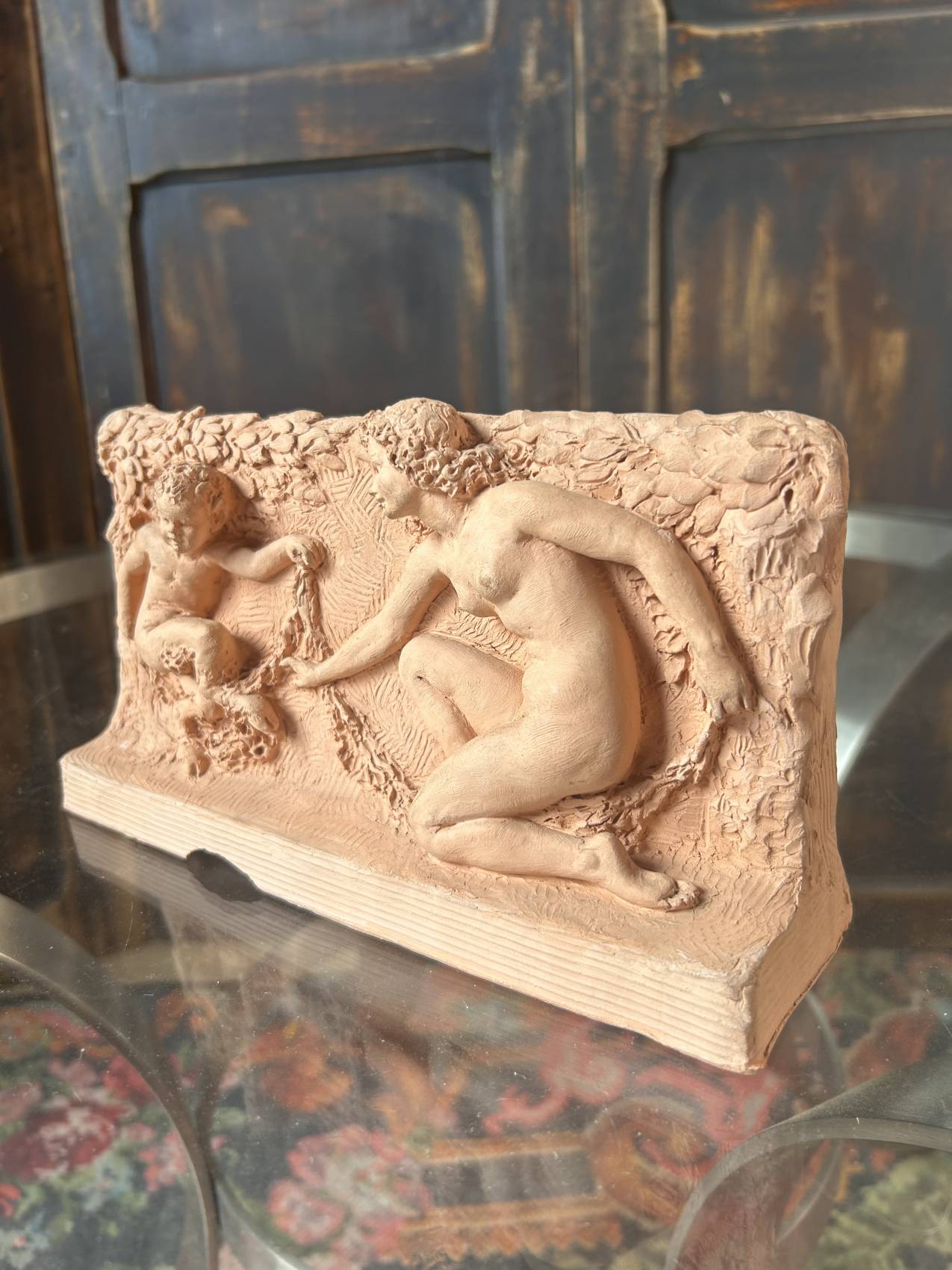 Bas-relief ancien en terre cuite XIXe – Vénus et petit faune