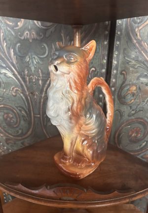 Pichet zoomorphe en faïence barbotine Saint-Clément – Chat – Modèle n°9872 – Circa 1900 Jolie rareté