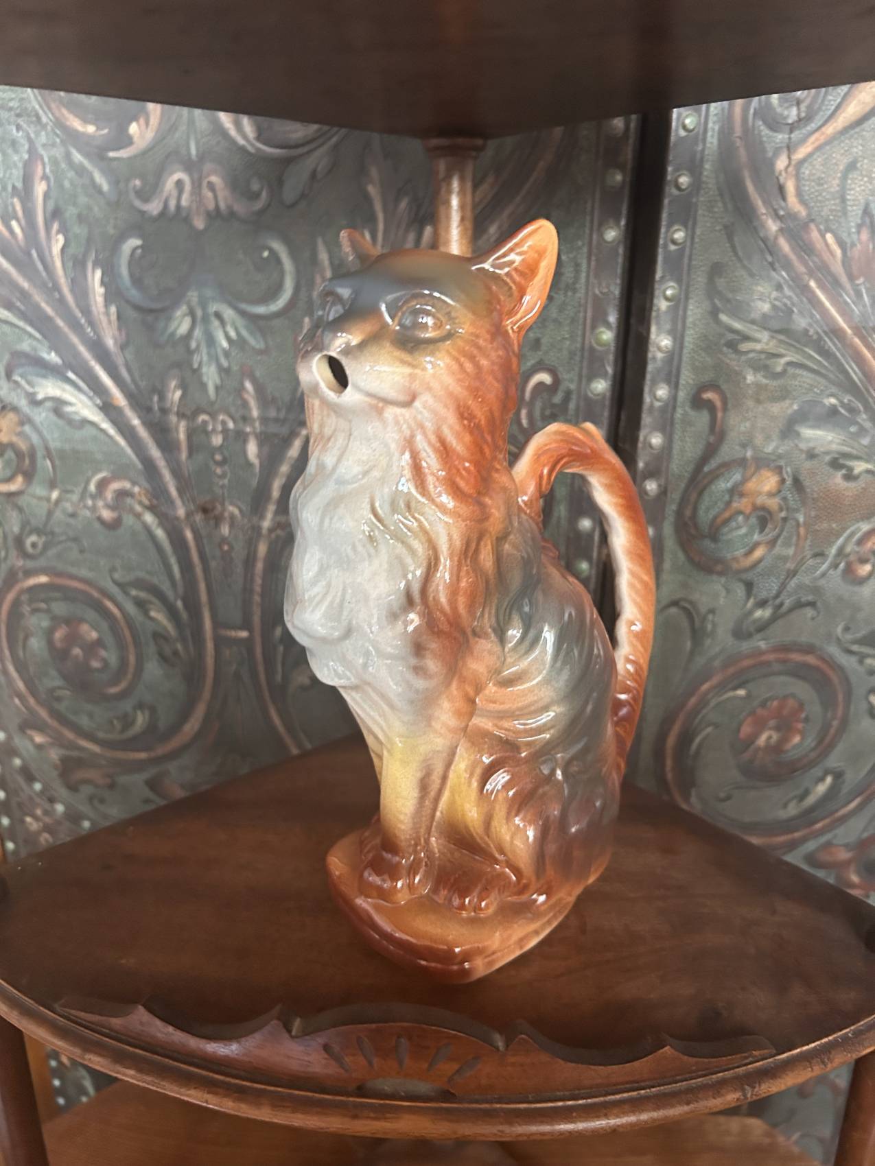 Pichet zoomorphe en faïence barbotine Saint-Clément – Chat – Modèle n°9872 – Circa 1900 Jolie rareté