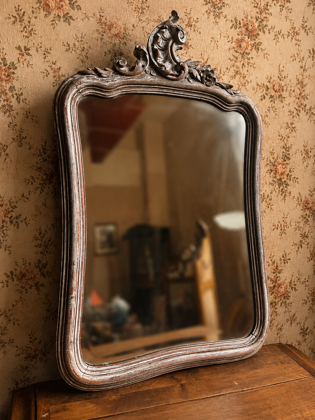 Grand miroir ancien Louis XV en bois sculpté et glace biseautée – Vers 1900 Patine à l'ancienne