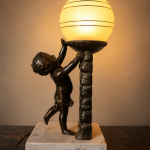 Lampe ancienne style Louis XVI au petit ange Vers 1900 l'éloge de la tendresse