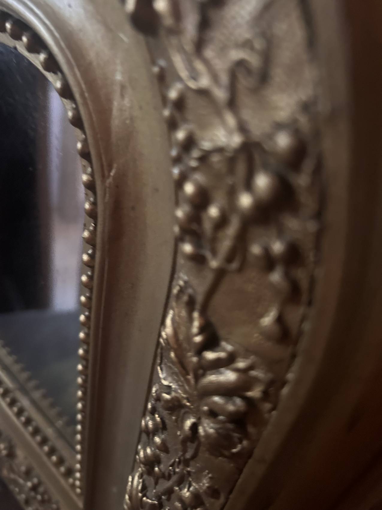Miroir ancien en bois et stuc doré à décor de vigne – Fin XIXe siècle au format atypique – Image 10