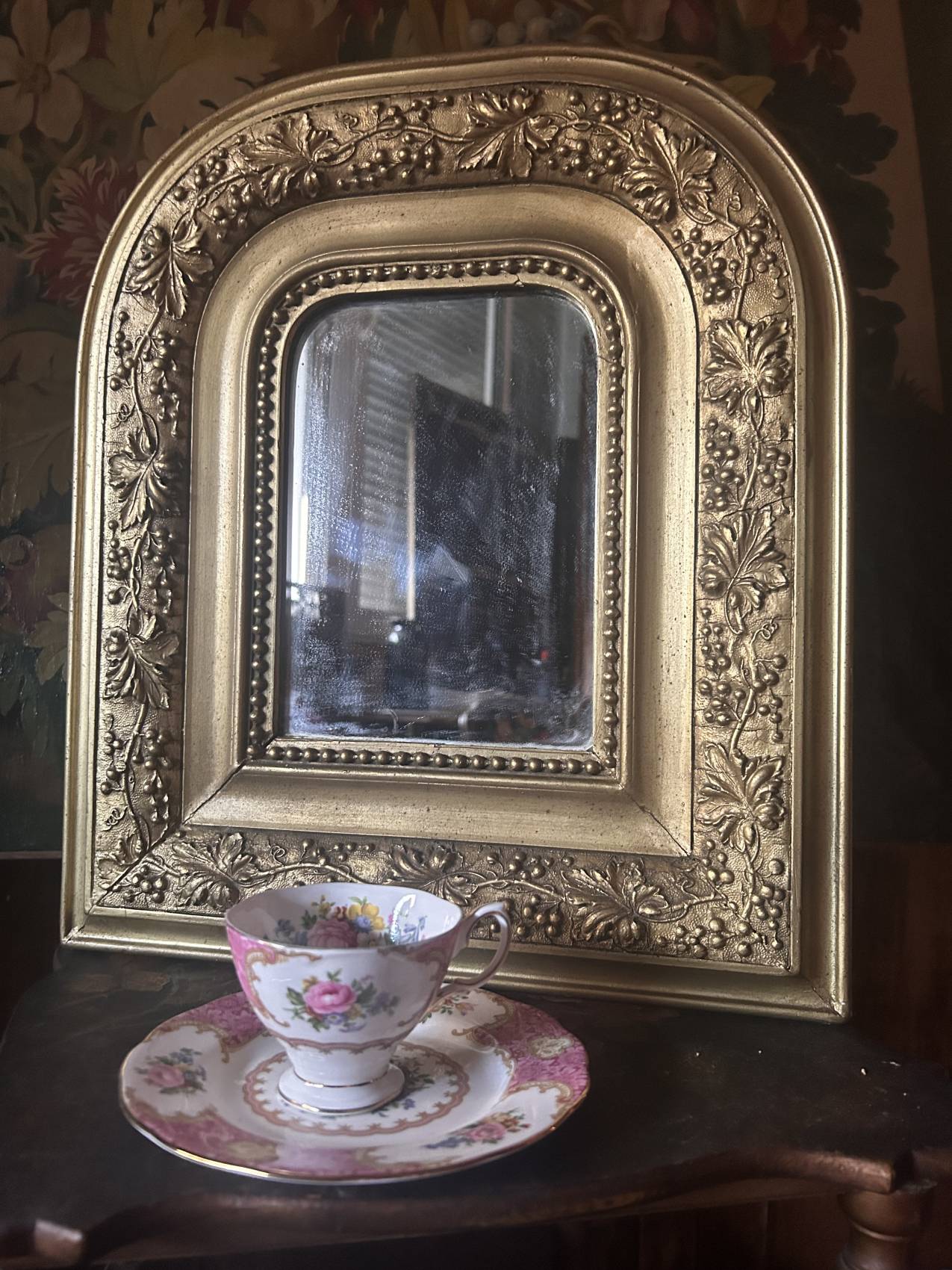 Miroir ancien en bois et stuc doré à décor de vigne – Fin XIXe siècle au format atypique – Image 13