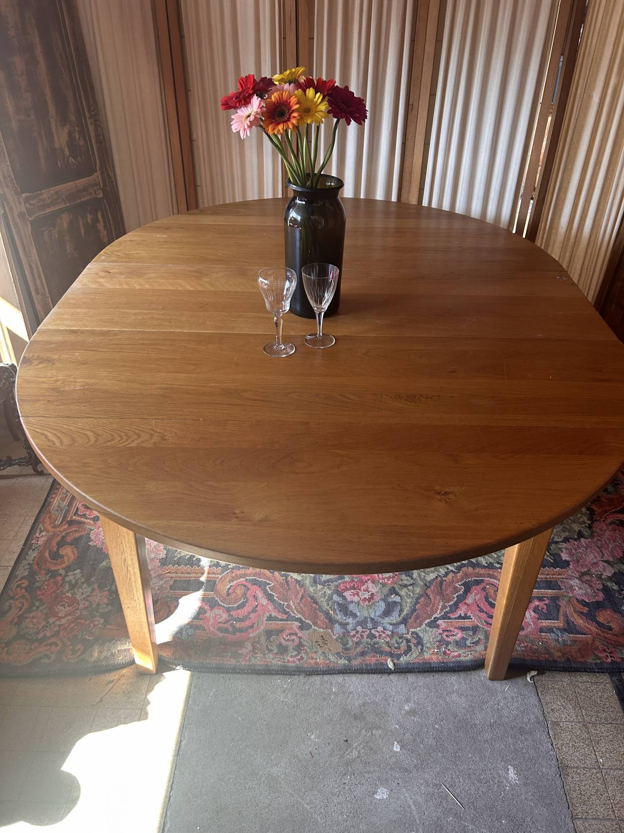 Table ronde extensible en chêne blond de 4 à 12 personnes - l’esprit campagne chic – Image 15