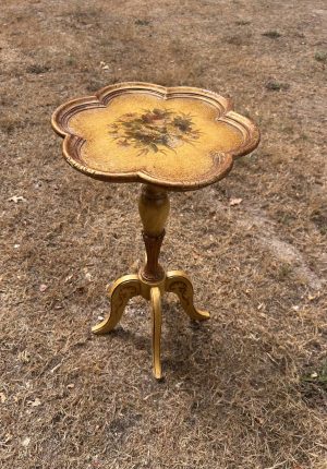 Guéridon d’appoint florentin en bois doré – Italie, années 1950-1960 atypique et plein de poésie