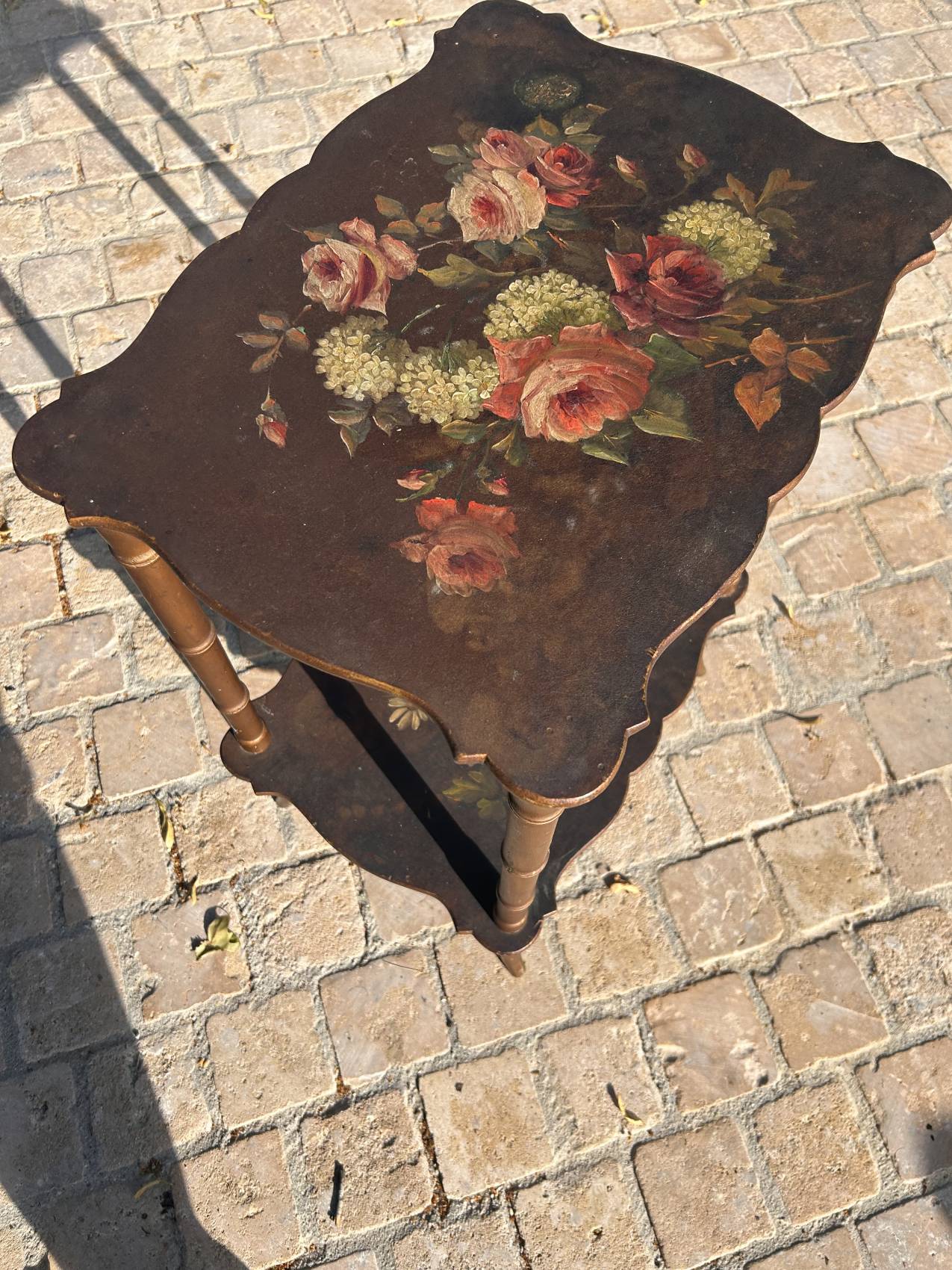 Table ancienne époque 1900 à motifs de fleurs - une rareté pleine de charme – Image 7