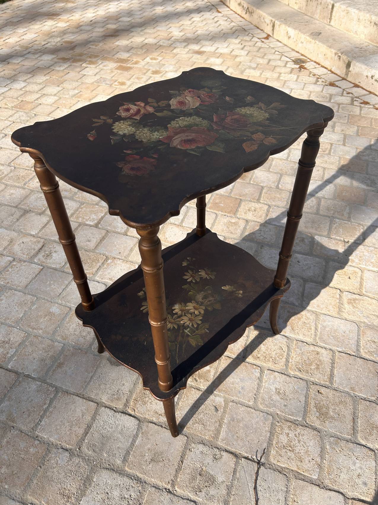 Table ancienne époque 1900 à motifs de fleurs - une rareté pleine de charme – Image 6