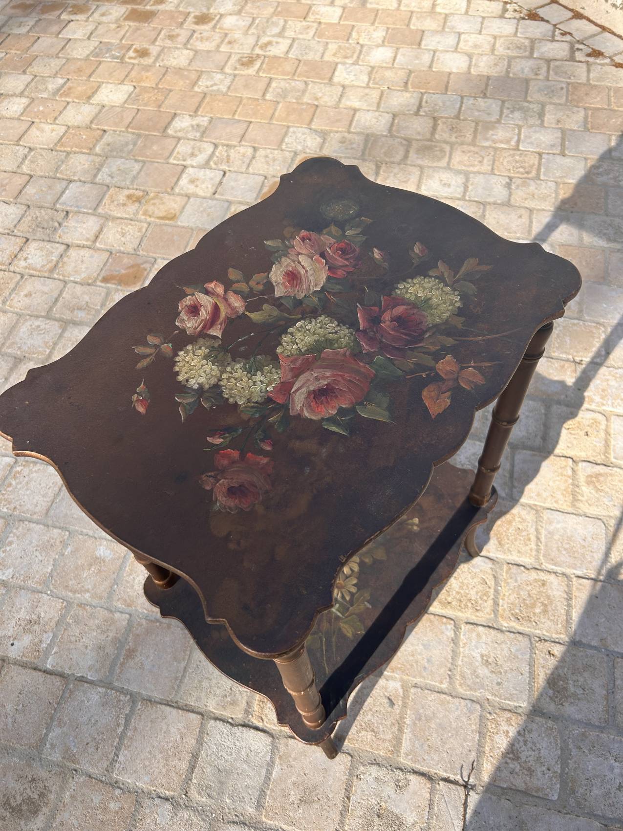 Table ancienne époque 1900 à motifs de fleurs - une rareté pleine de charme – Image 5