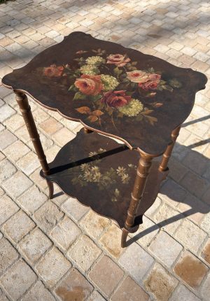 Table ancienne époque 1900 à motifs de fleurs - une rareté pleine de charme
