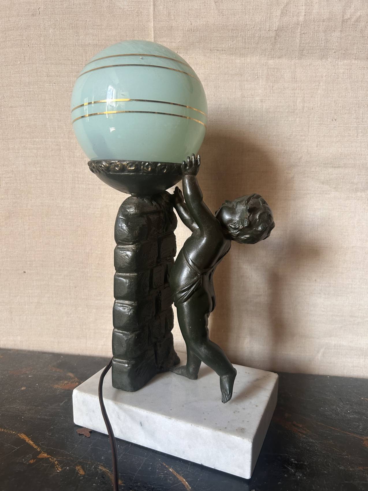 Lampe ancienne style Louis XVI au petit ange Vers 1900 l'éloge de la tendresse