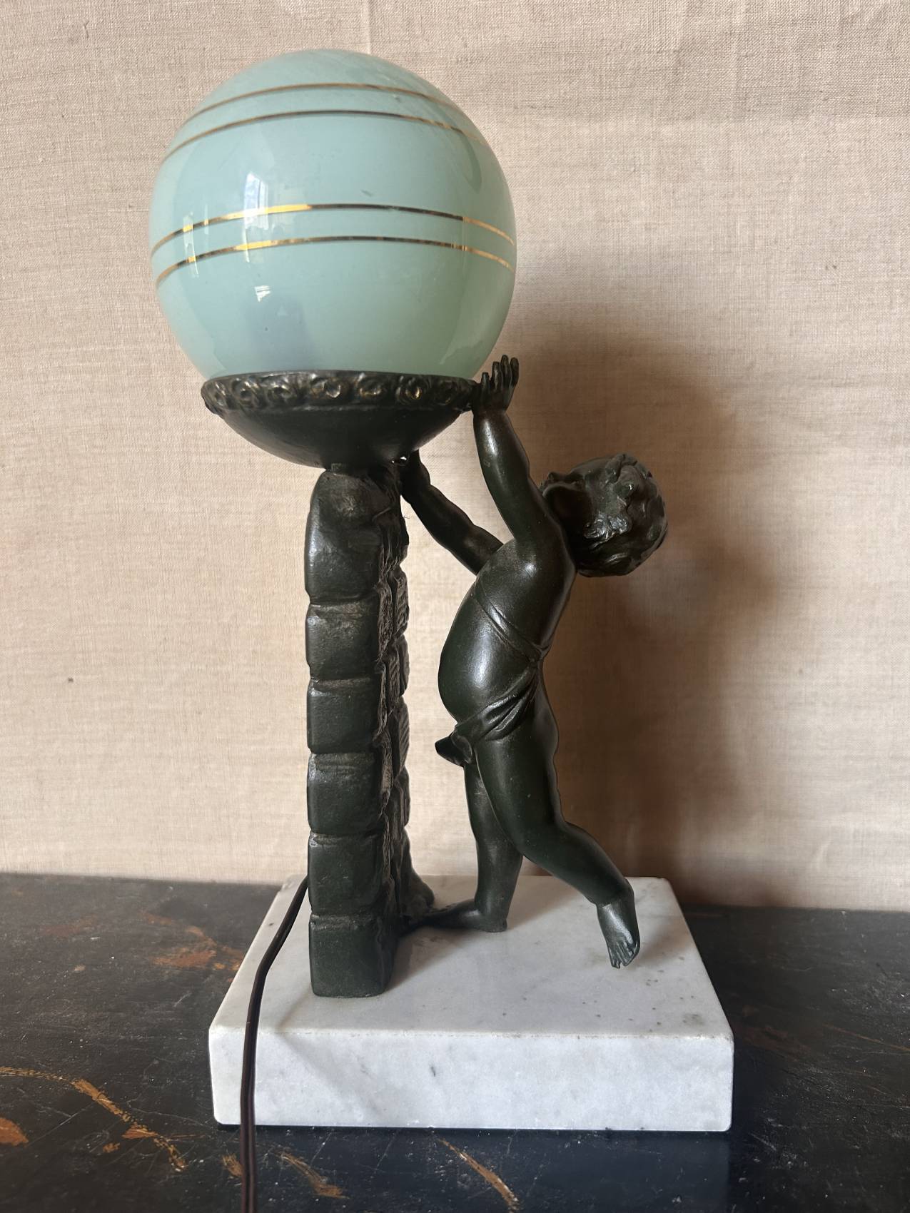 Lampe ancienne style Louis XVI au petit ange Vers 1900 l'éloge de la tendresse