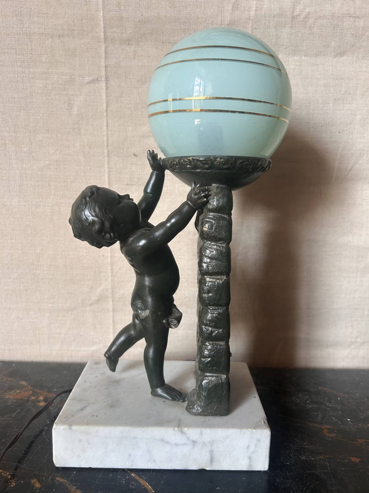 Lampe ancienne style Louis XVI au petit ange Vers 1900 l'éloge de la tendresse