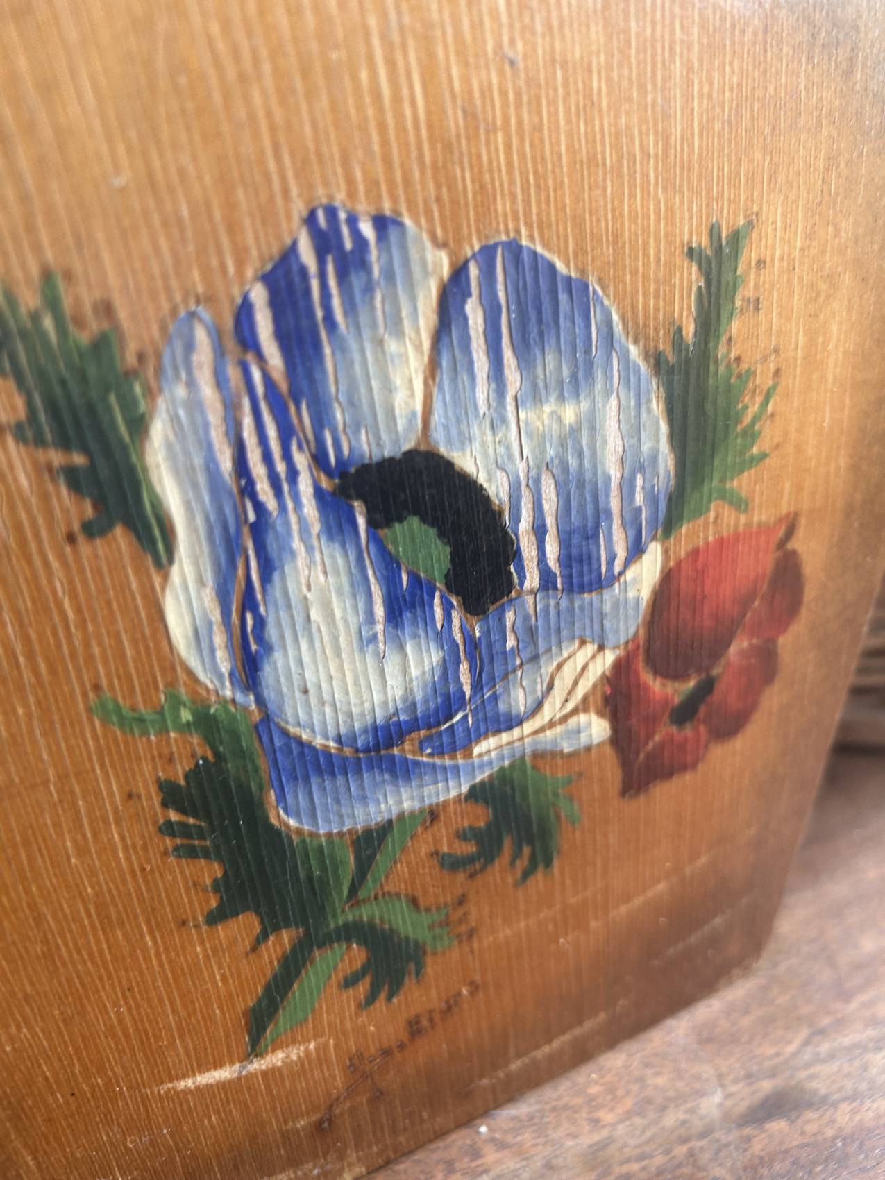 Porte-lettres ancien en bois peint – Vers 1900 à motif d’anémone – Image 4