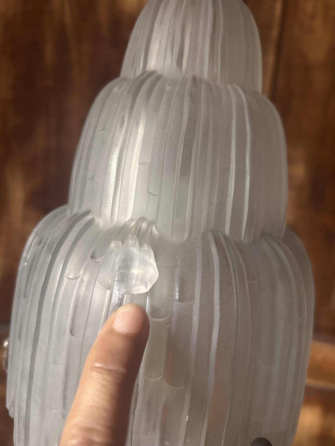Lampe ancienne à motif de fleurs époque Art deco, un charme intemporel