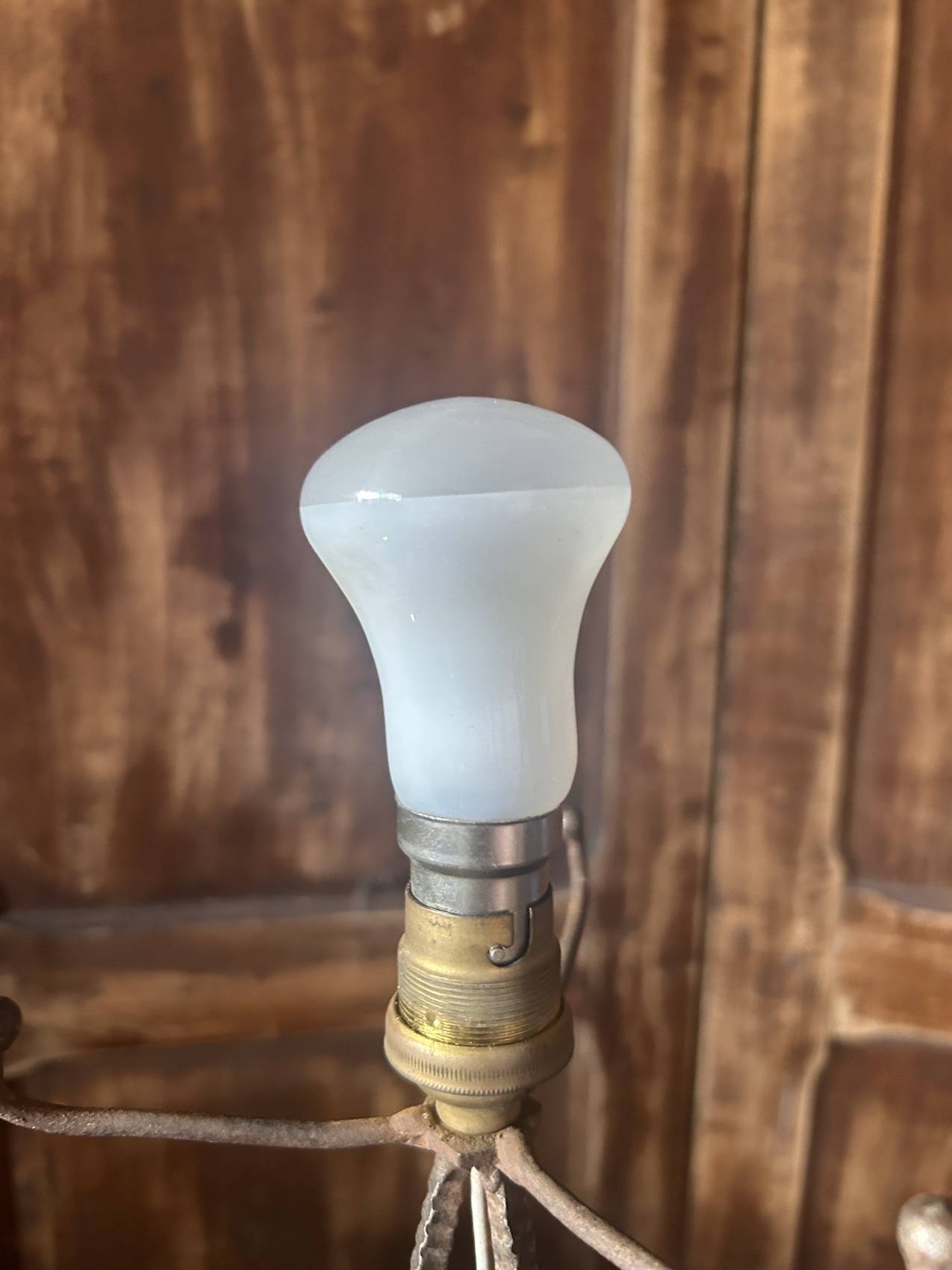 Lampe ancienne à motif de fleurs époque Art deco, un charme intemporel – Image 5