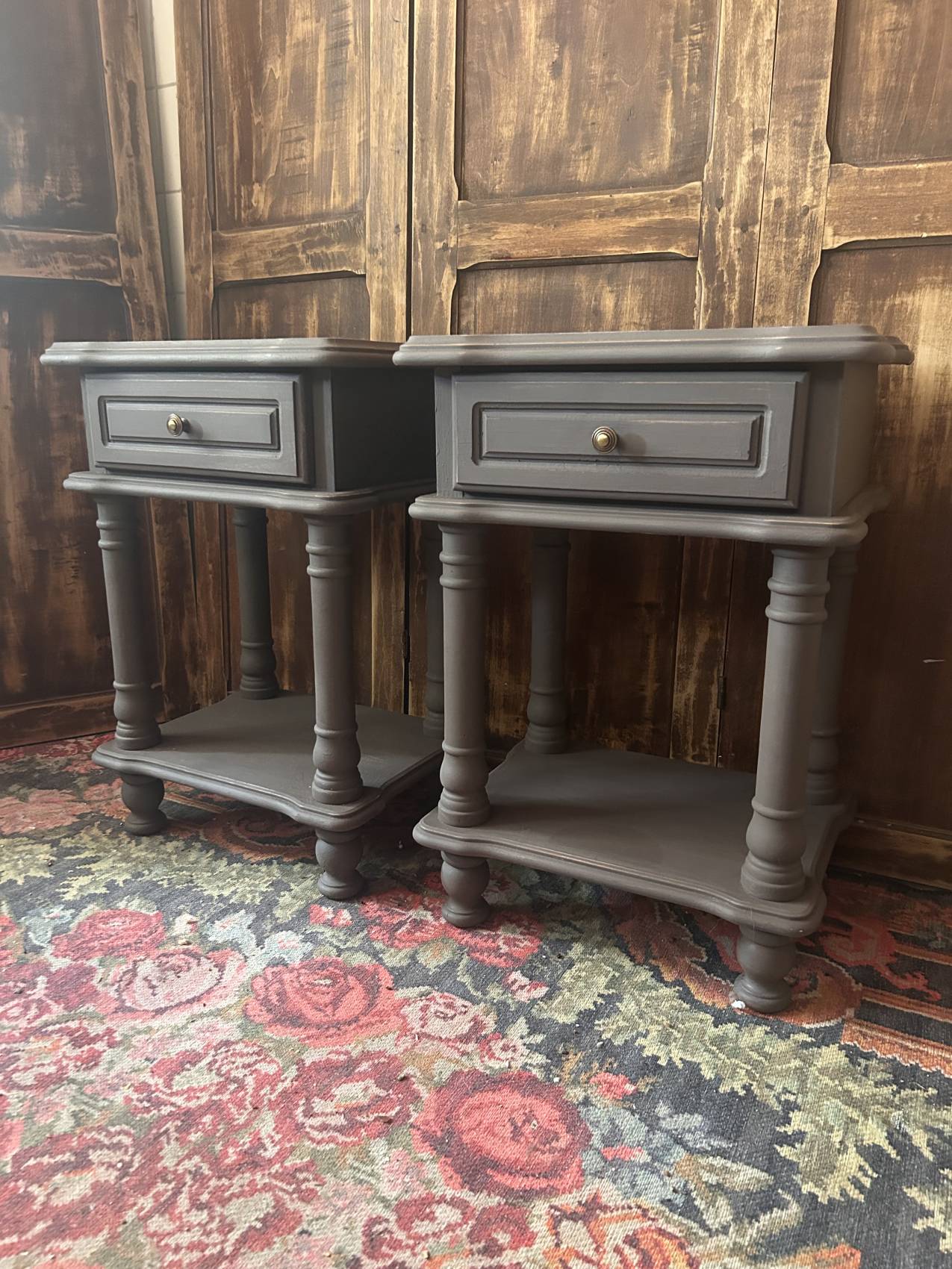 Paire de chevets vintage en sapin revisités – finition cirée - les deux élégants – Image 2