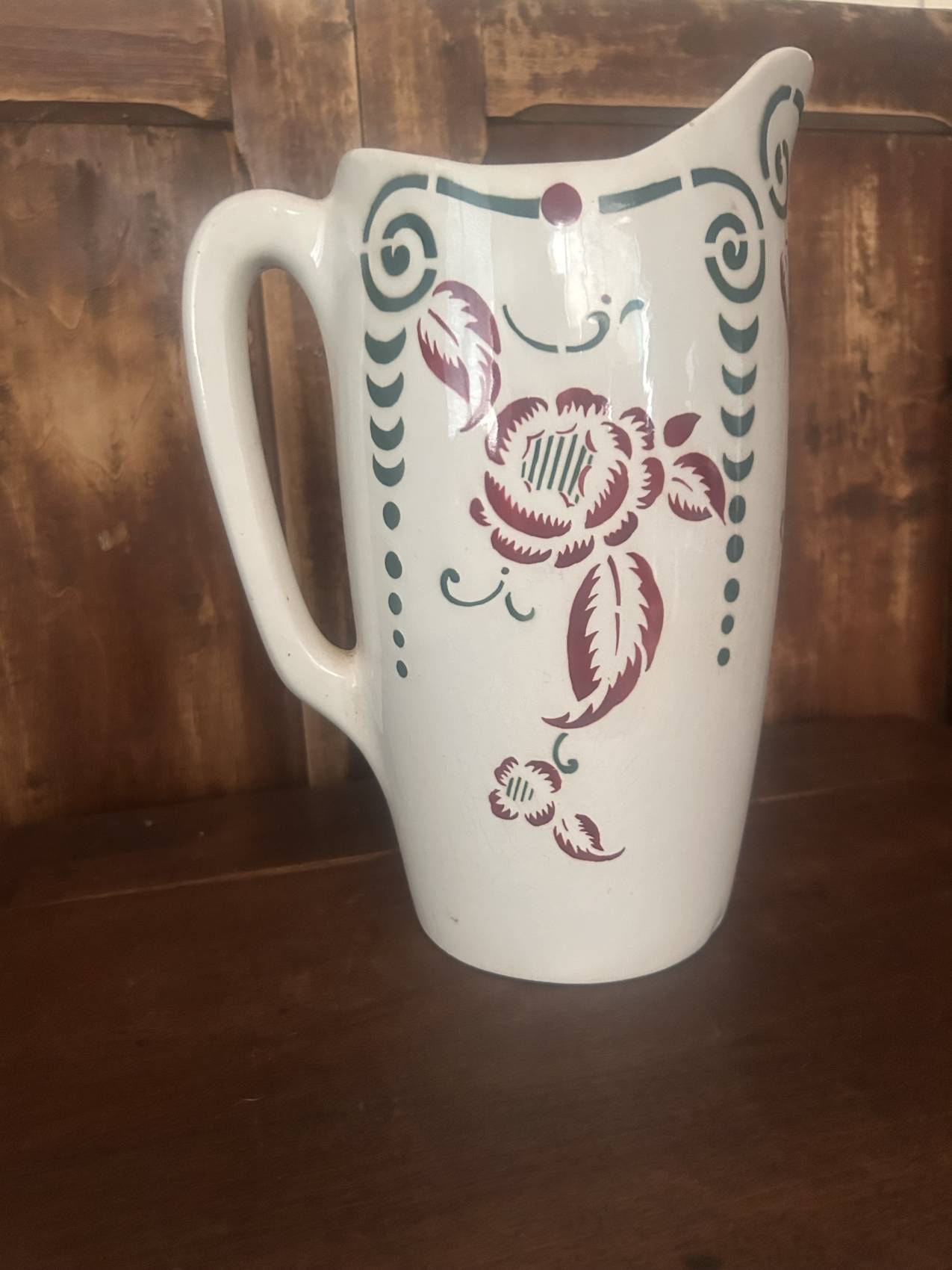 Grand pichet de toilette en faïence Art Déco – Début du XXe siècle un vase intemporel