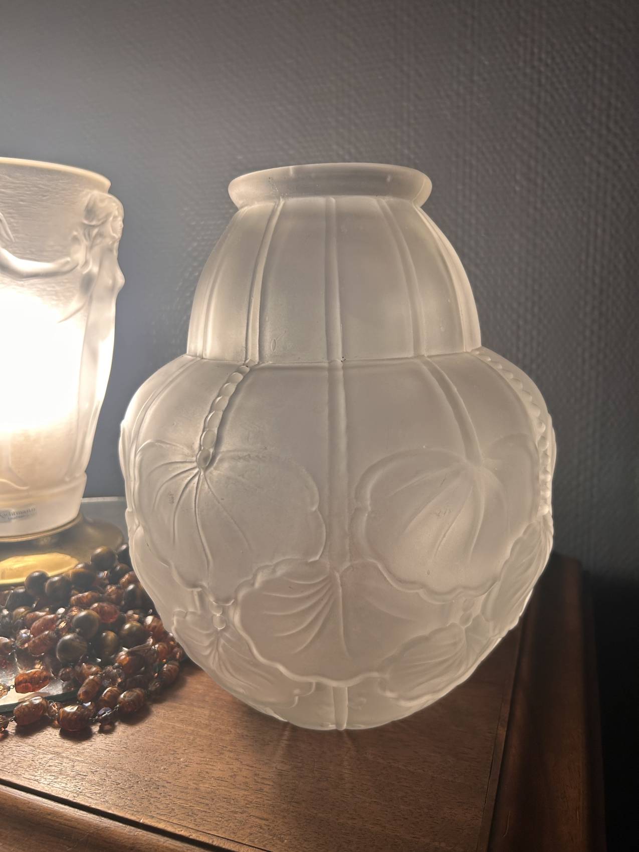 Grand vase Art Déco en pâte de verre à décor de feuilles de ginkgo biloba – Image 4
