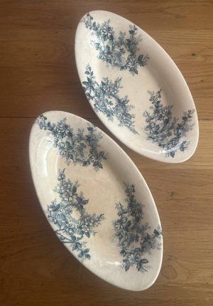 Deux raviers anciens en faïence Terre de Fer Boulenger – Modèle « Pompadour » – Fin XIXe siècle