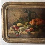 Grande nature morte aux fruits du XIXe siècle – huile sur toile et cadre doré à la feuille - en superbe état Prix de vente de 589 euros