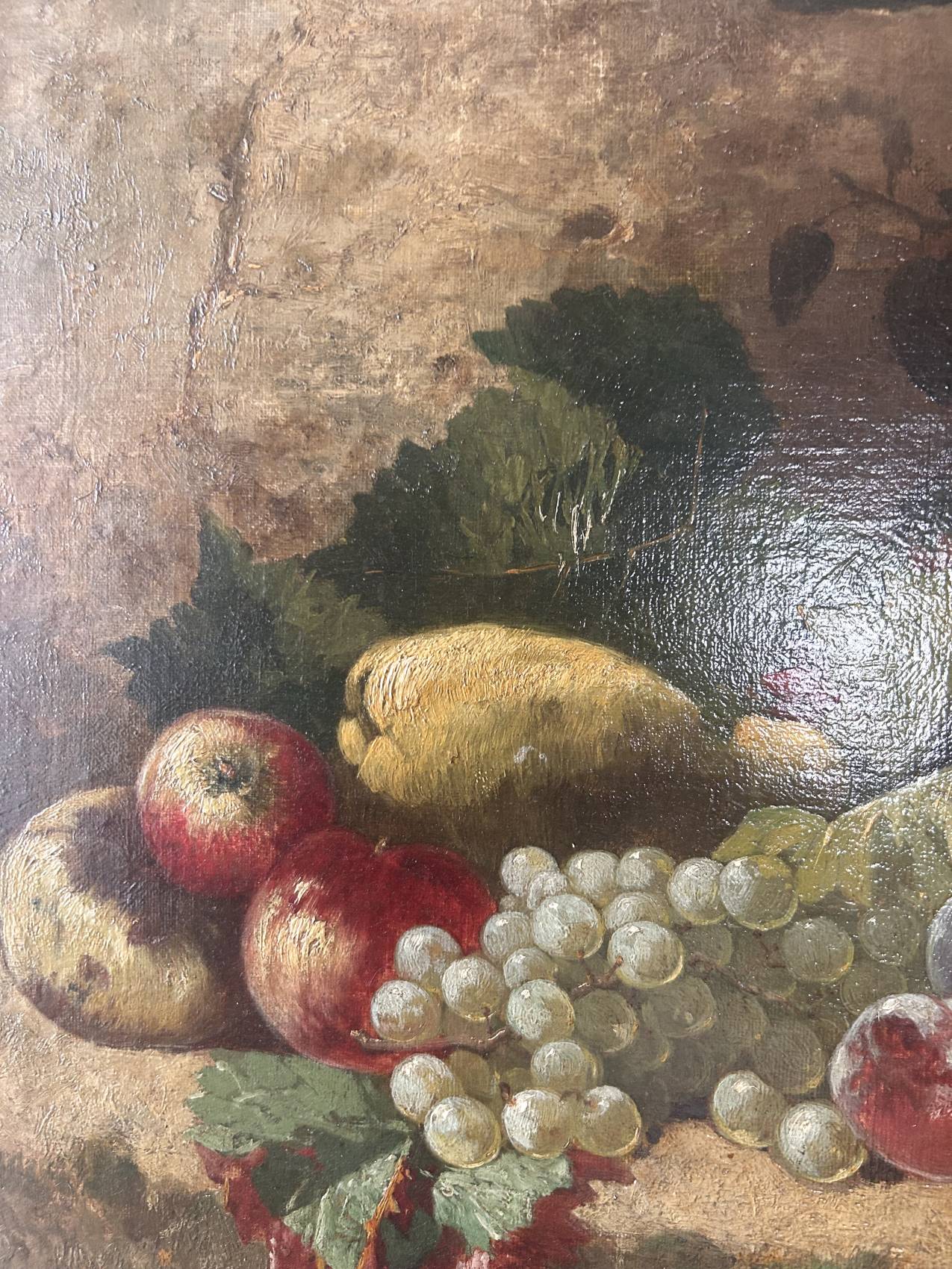 Grande nature morte aux fruits du XIXe siècle – huile sur toile et cadre doré à la feuille - en superbe état – Image 6