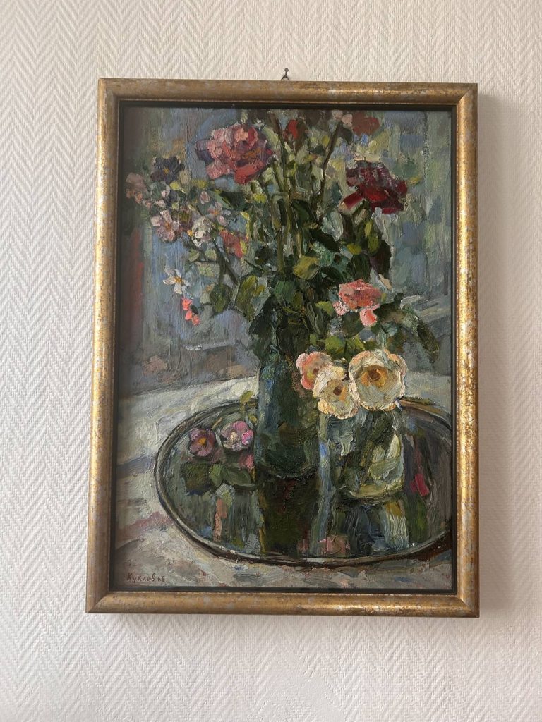 Grand tableau nature morte aux fleurs, école russe du milieu du XXe siècle.