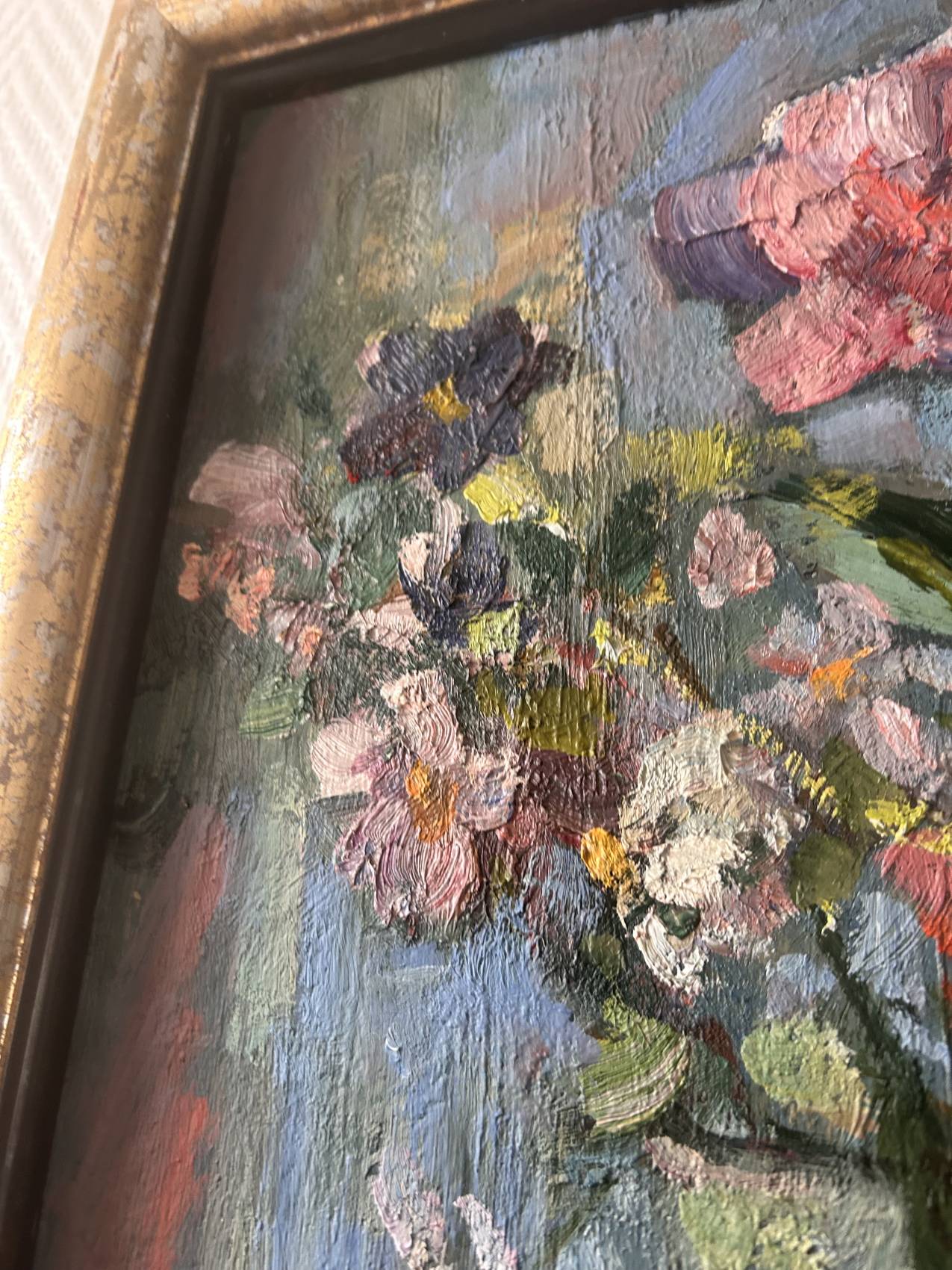 Grand tableau nature morte aux fleurs, école russe du milieu du XXe siècle.