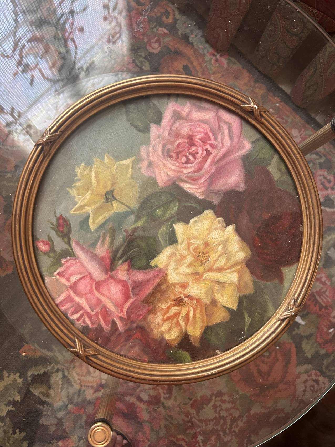 Tableau ancien bouquet de roses, époque 1900 – peinture sous verre et cadre doré Louis XVI – Image 5